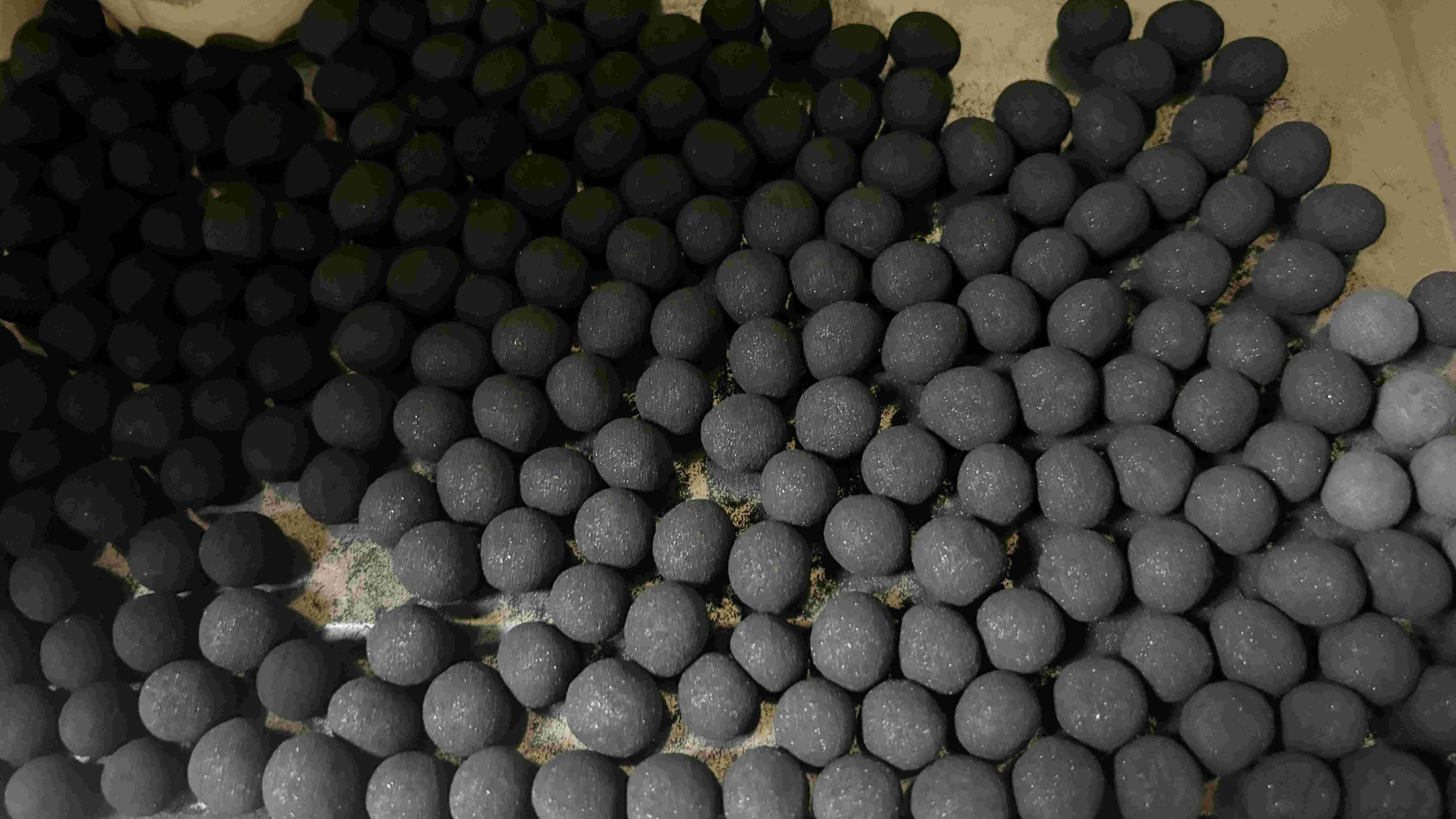 球團(tuán)礦的爆裂溫度是什么 ？