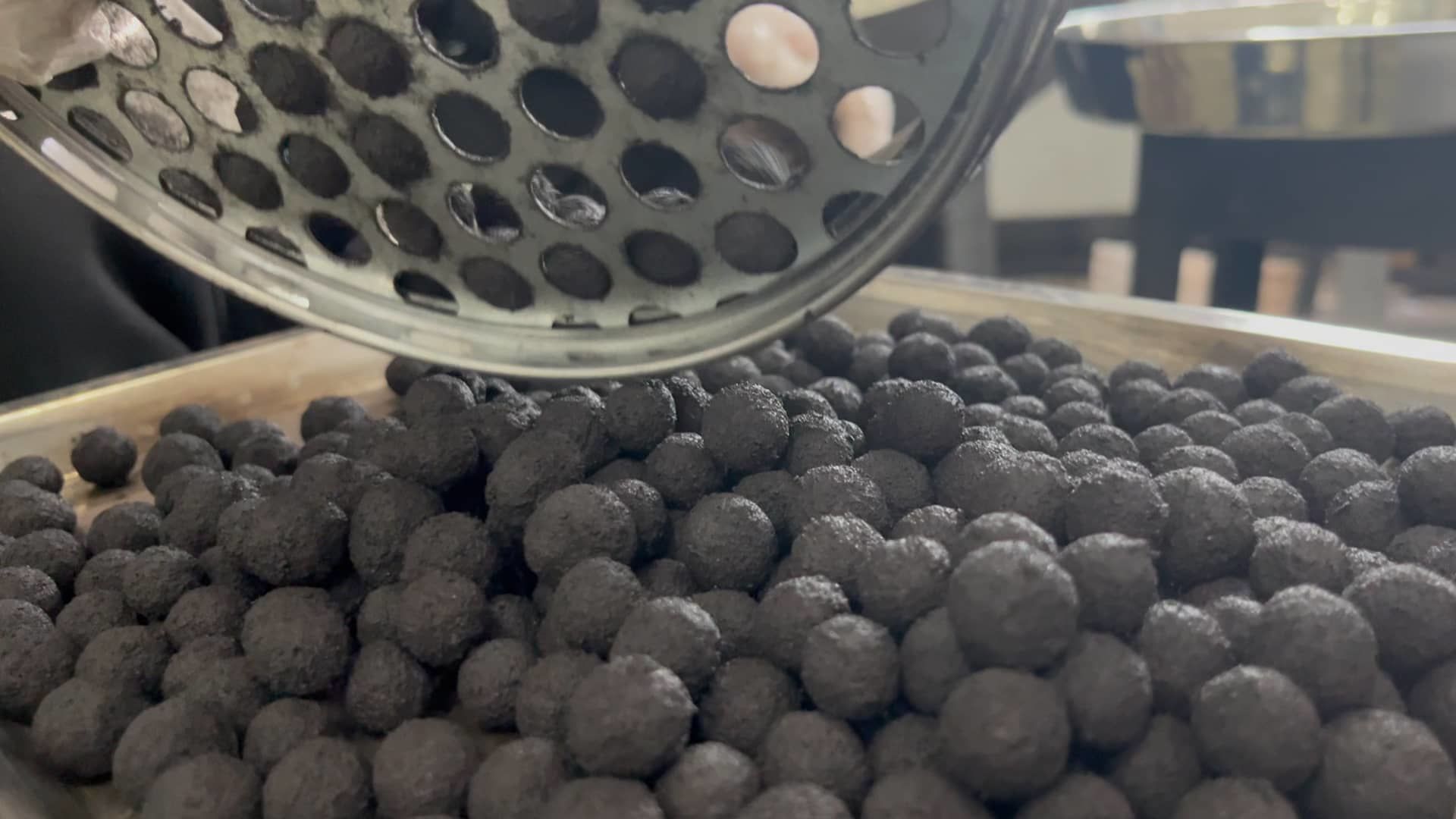 球團(tuán)礦生產(chǎn)新突破：如何用創(chuàng)新粘合劑破解成本與環(huán)保雙重難題？